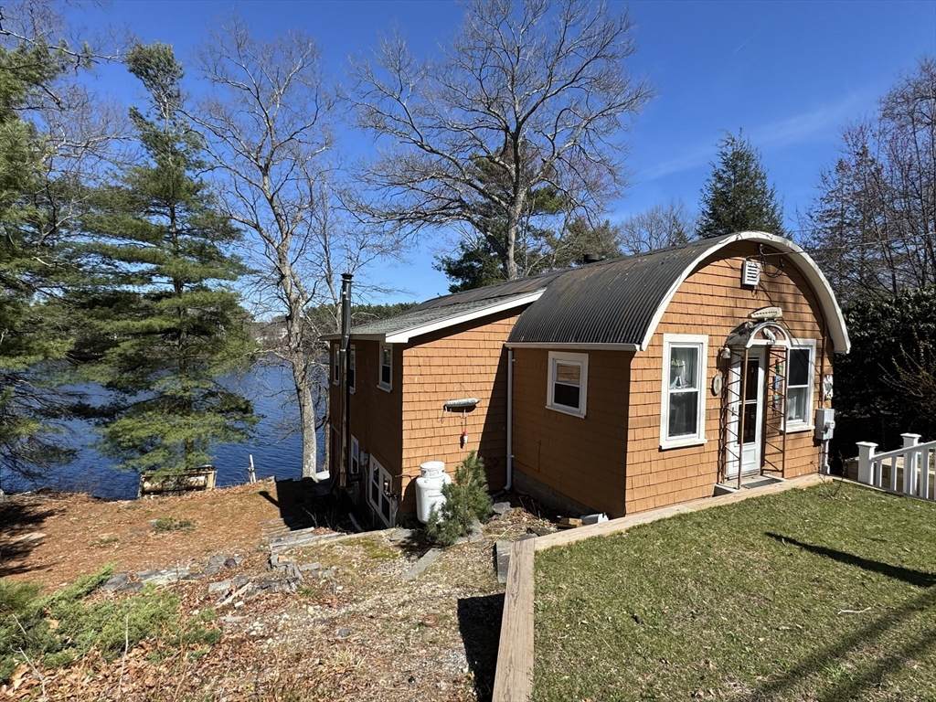 270 Oakridge Ave - Photo 1