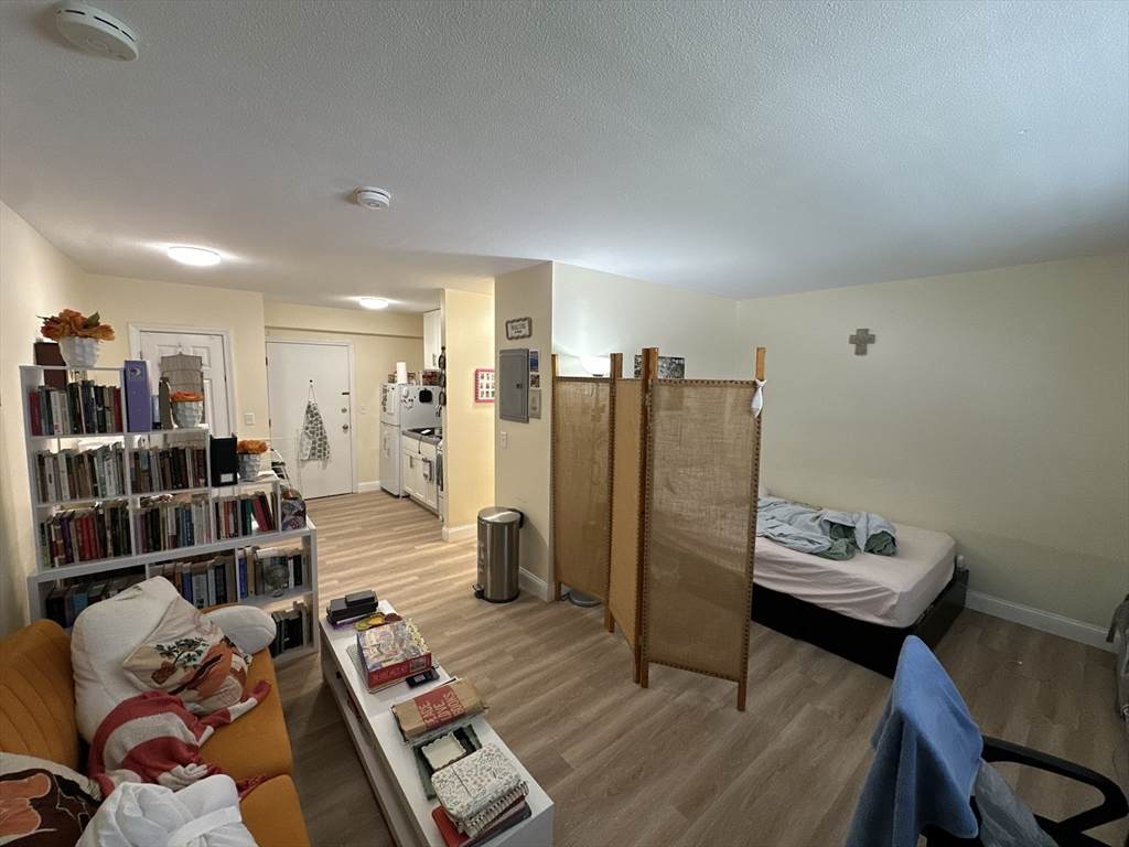 720 Bennington - Photo 1