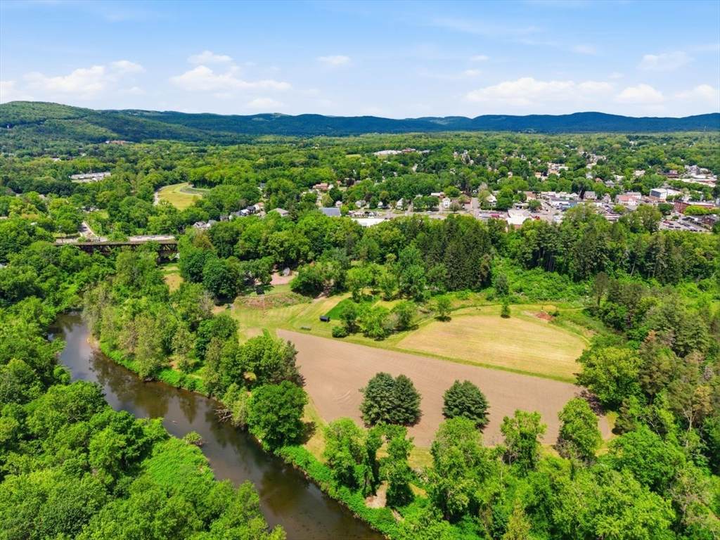 https://bt-photos.global.ssl.fastly.net/mlspin/orig_boomver_1_73530785_2.jpg