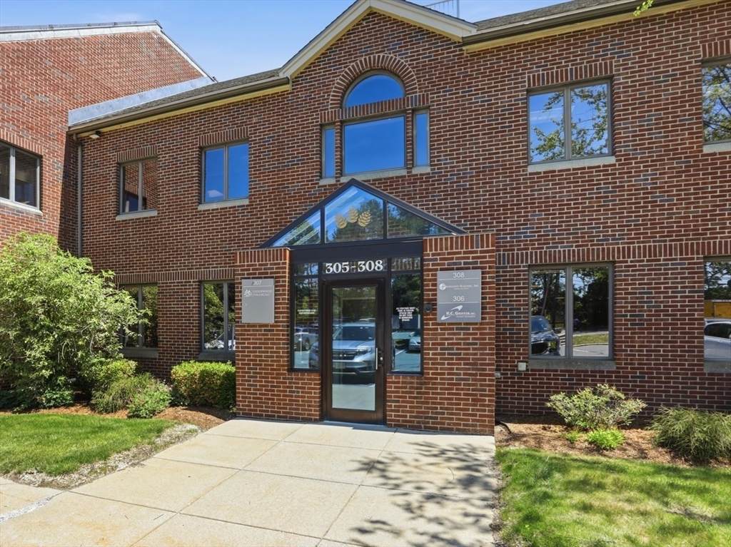 100 Conifer Hill Dr - Photo 1