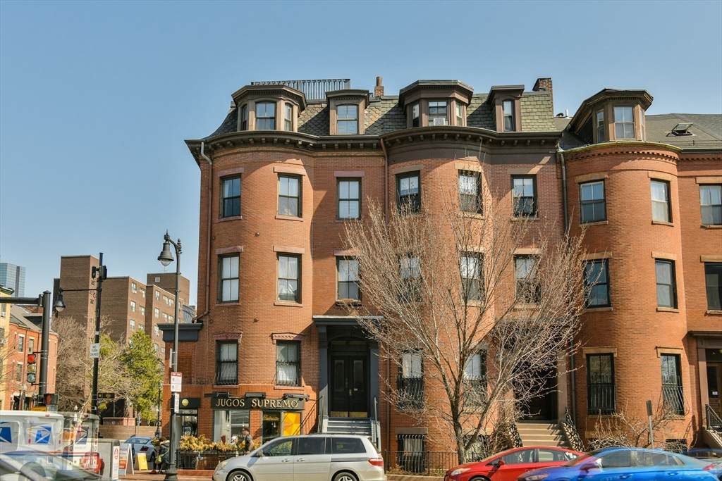 504 Massachusetts Ave - Photo 1