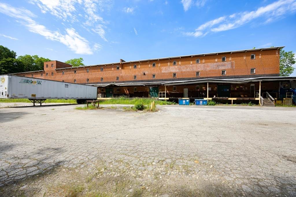 https://bt-photos.global.ssl.fastly.net/mlspin/orig_boomver_1_73535926_2.jpg