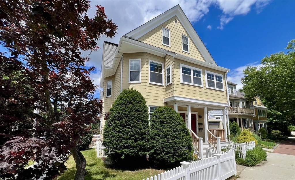 293 Huron Avenue - Photo 1
