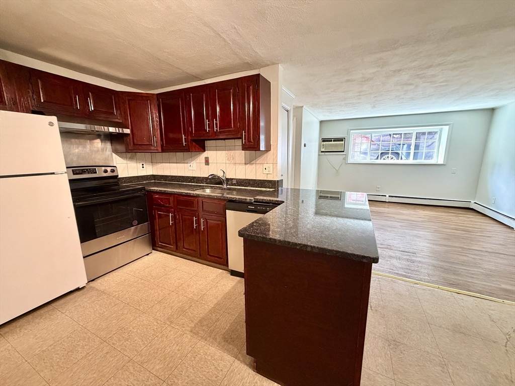 15 Staples Ave - Photo 1