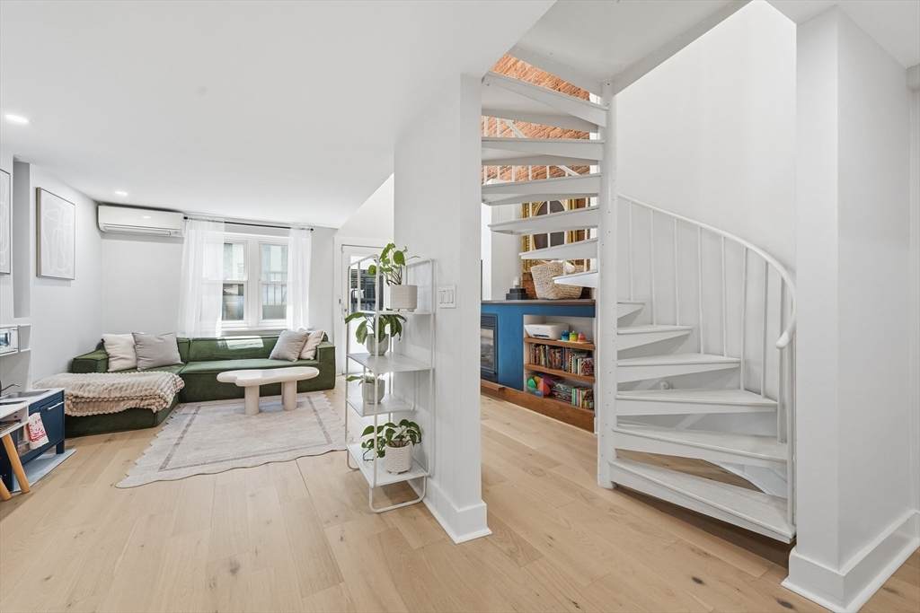 15 Cazenove St - Photo 1