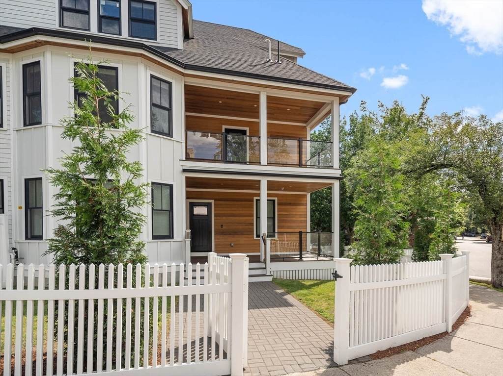 177 Thorndike St - Photo 1