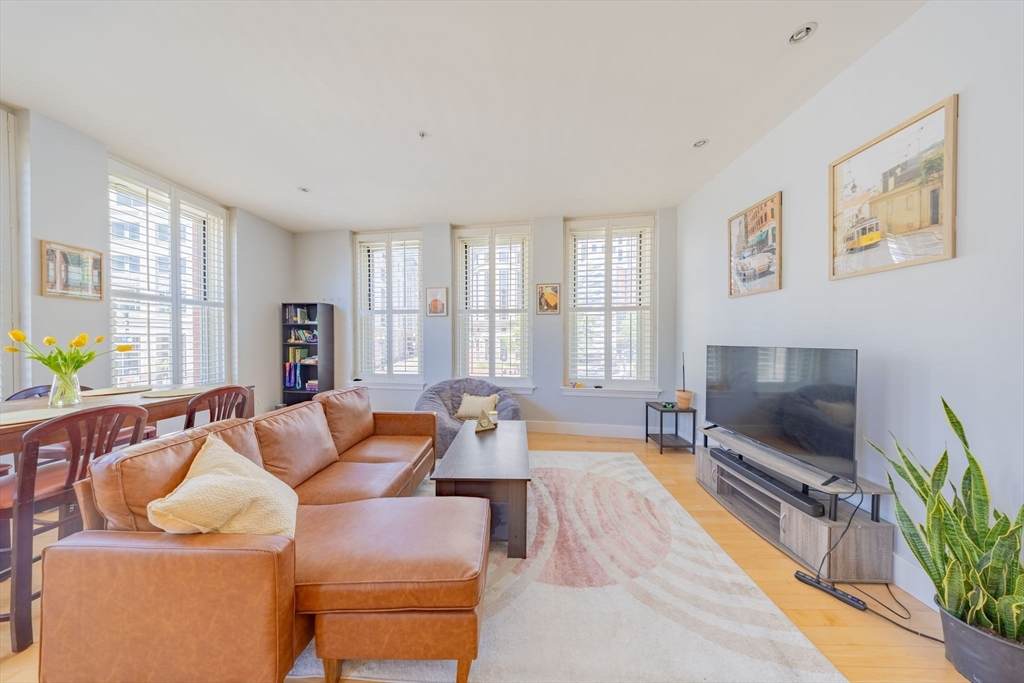 70 Lincoln St. - Photo 1