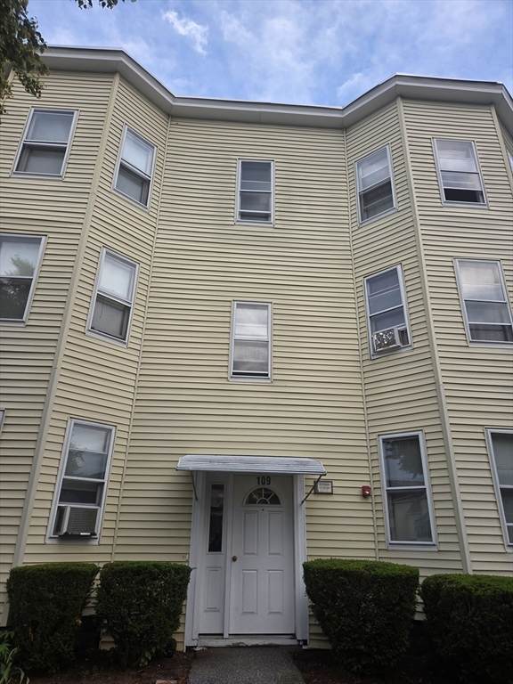 109 Grover St - Photo 1