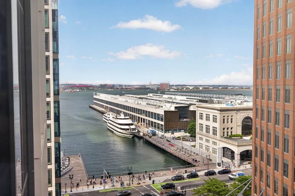 135 Seaport Blvd - Photo 1