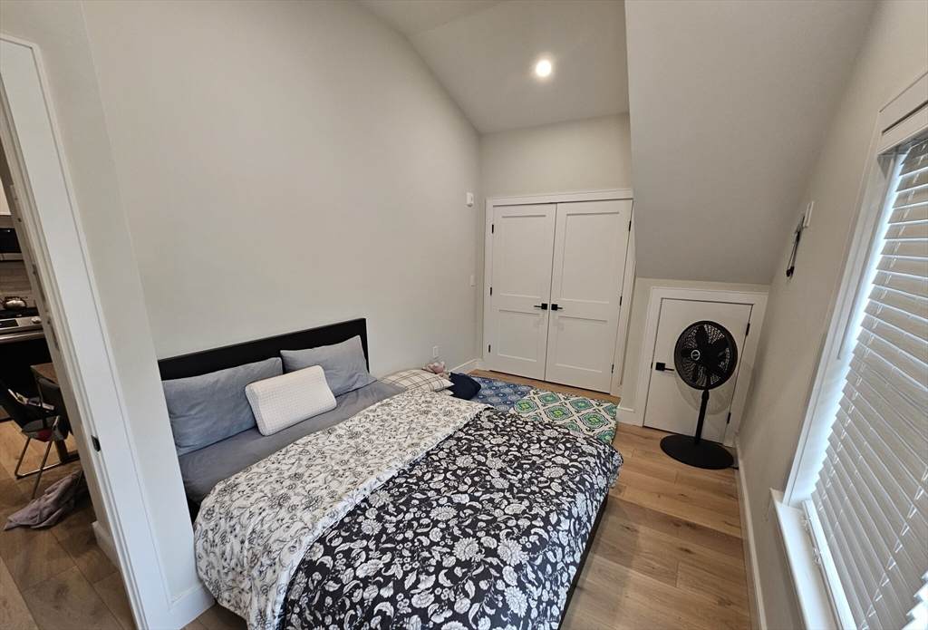 9 Everett - Photo 1