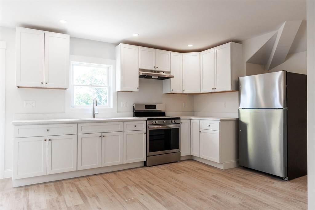 71 Friend St - Photo 1