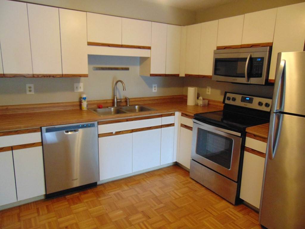 200 Cove Way - Photo 1
