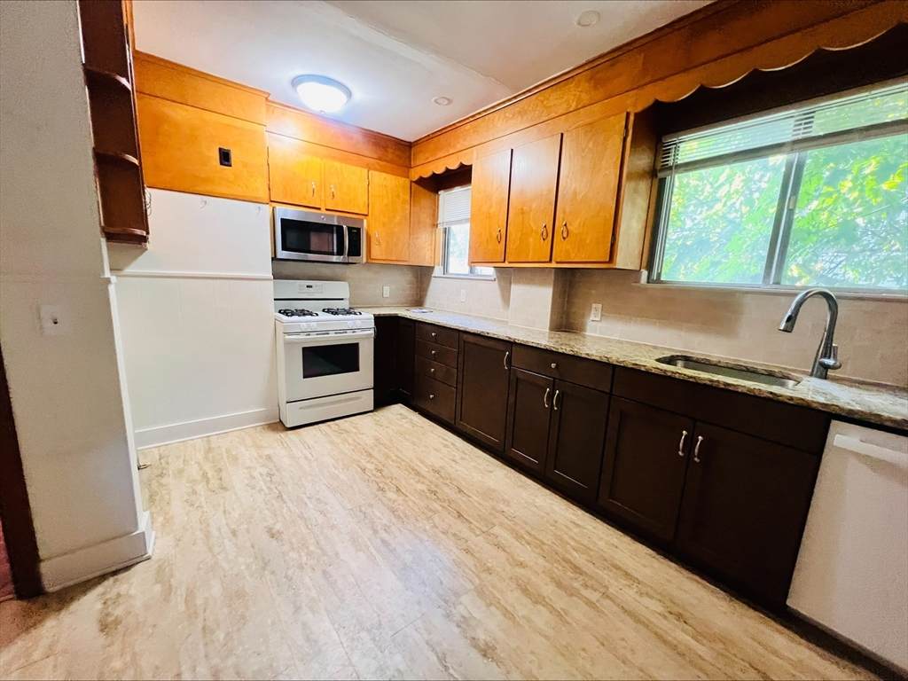 16 Russell - Photo 1