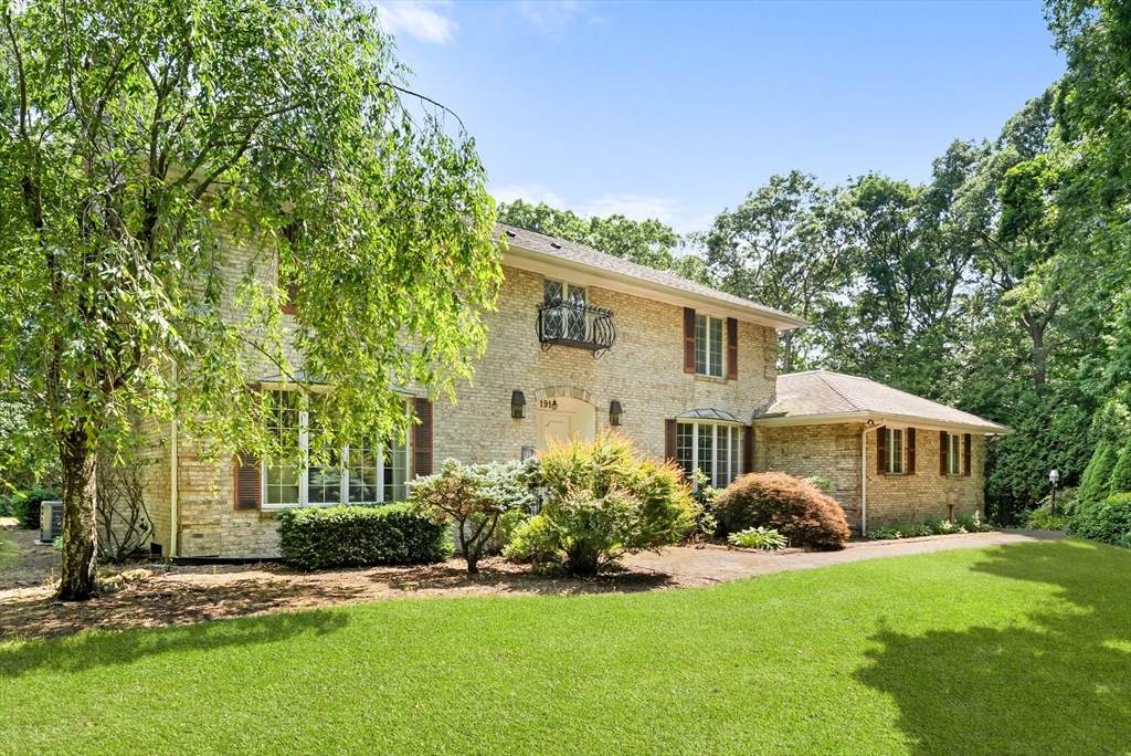 191 Fairway Drive - Photo 1