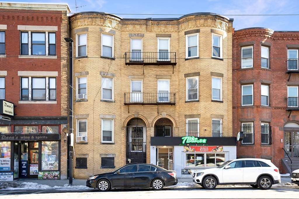 754 Huntington - Photo 1