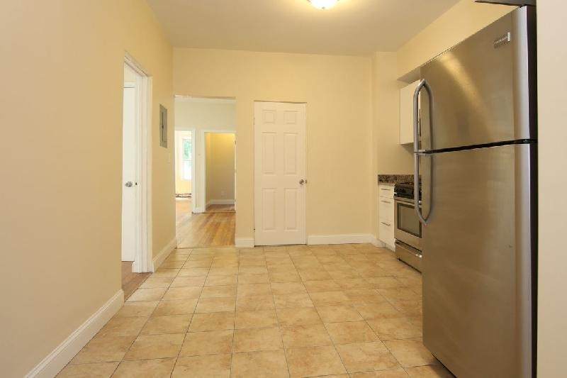 114 Everett St - Photo 1