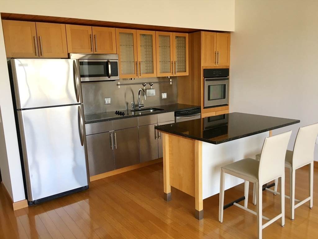 290 Pleasant St - Photo 1