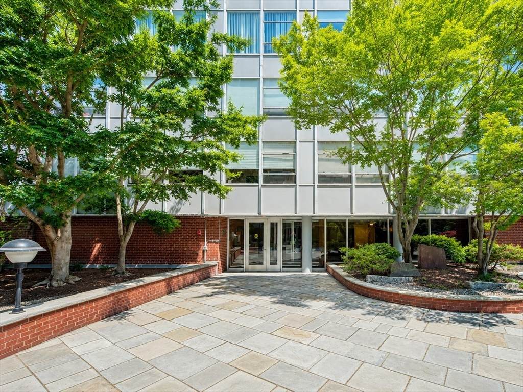 70 Park St - Photo 1