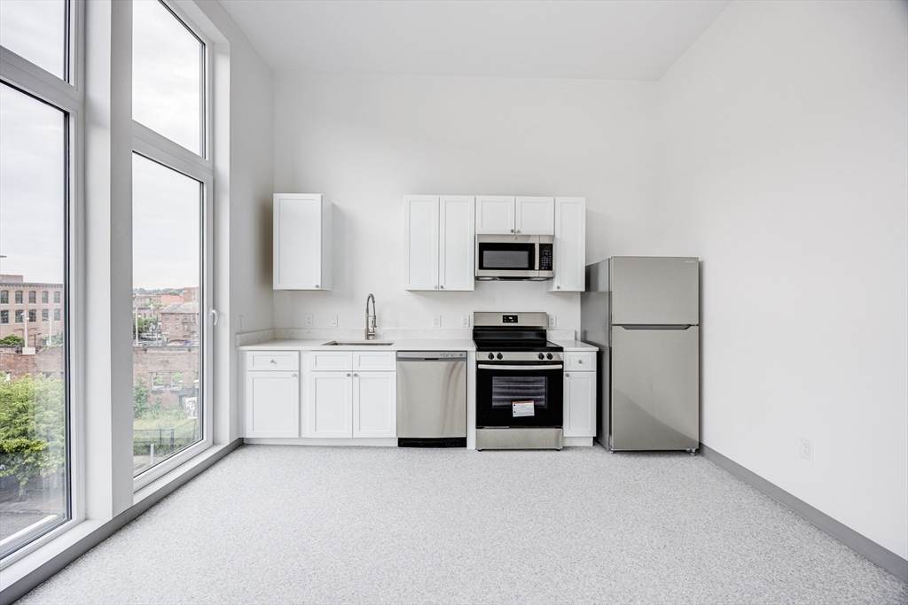 80 Middlesex St - Photo 1