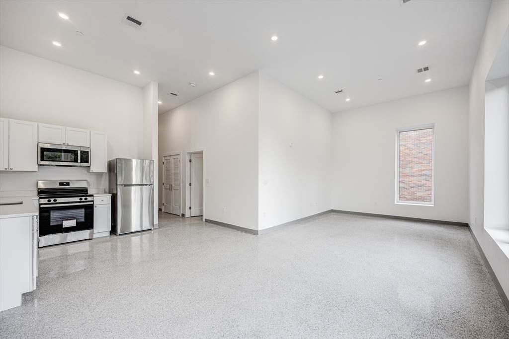 80 Middlesex St - Photo 1