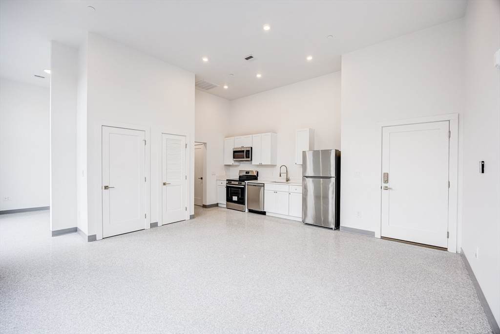 80 Middlesex St - Photo 1