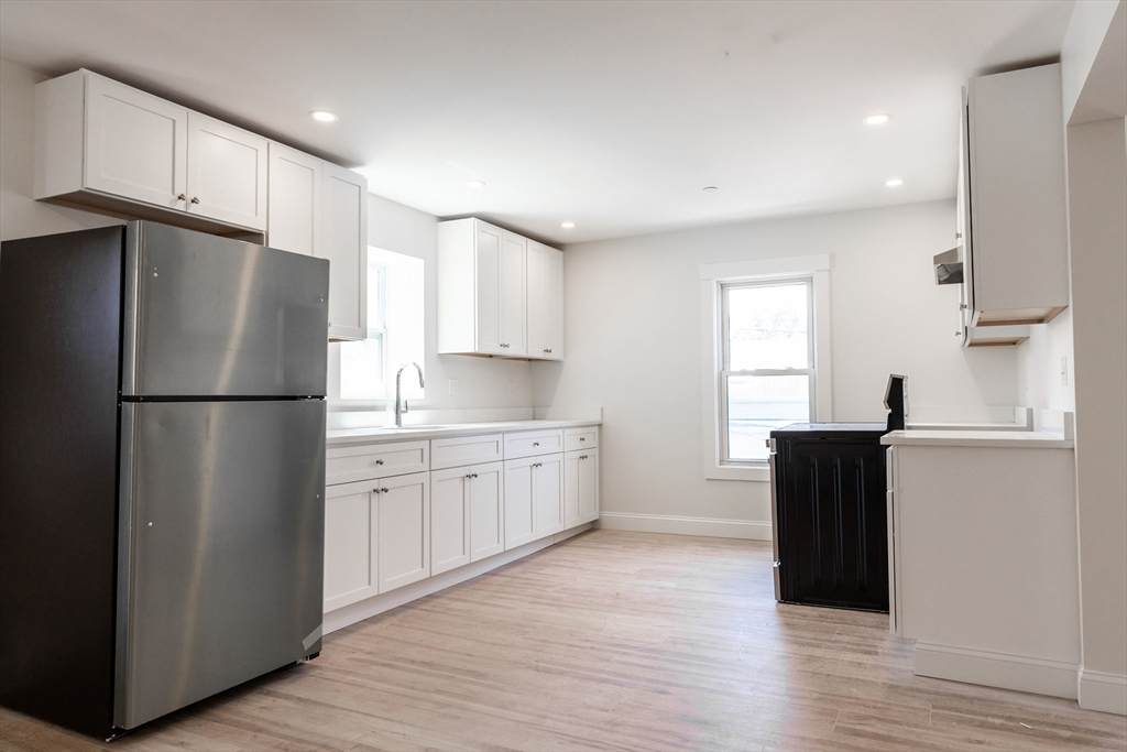 71 Friend St - Photo 1