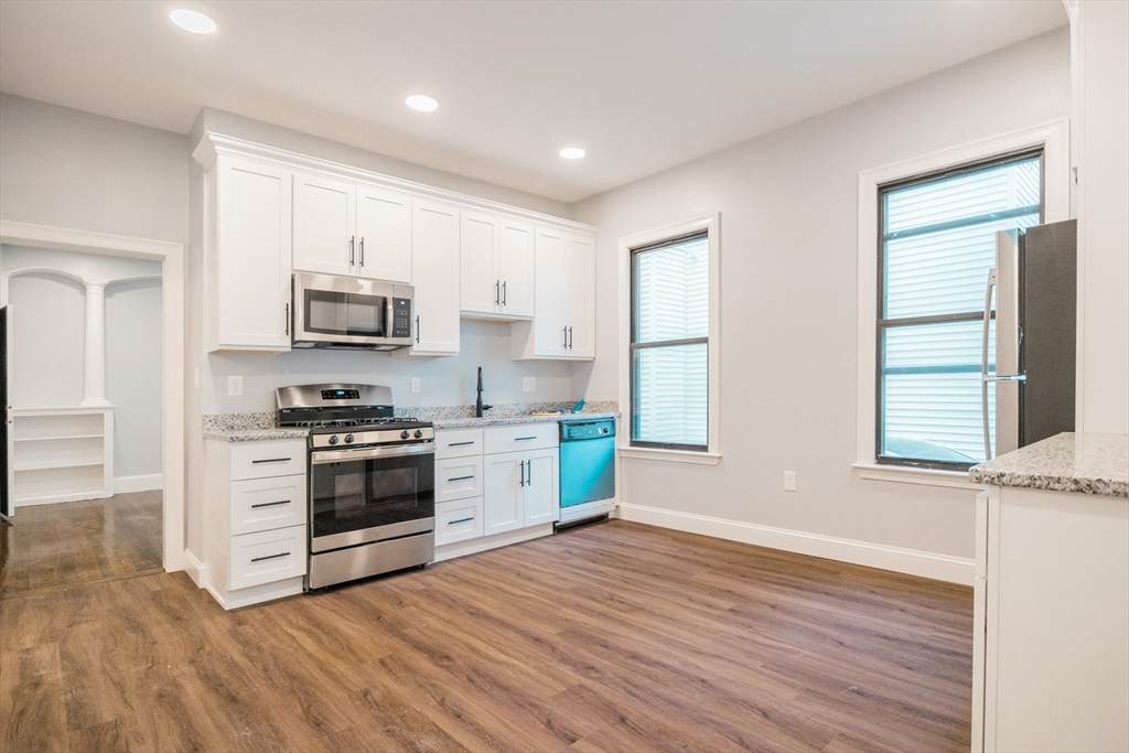 344 Saratoga St - Photo 1