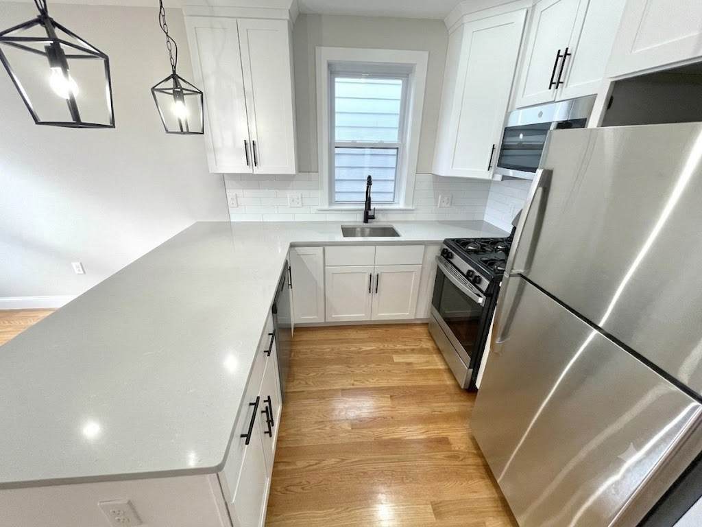 247 Chelsea St - Photo 1