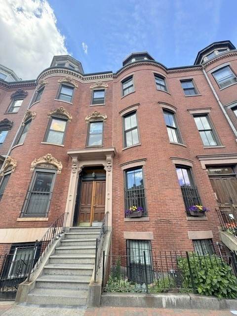 683 Massachusetts Ave - Photo 1