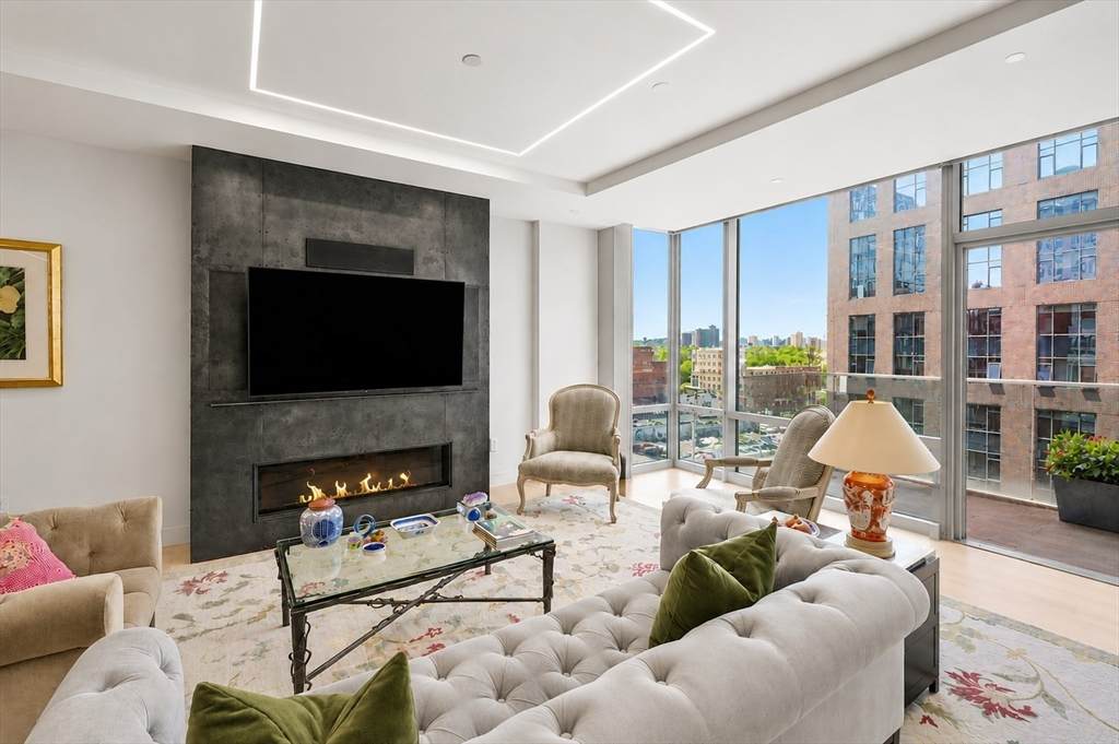 32 Traveler St - Photo 1