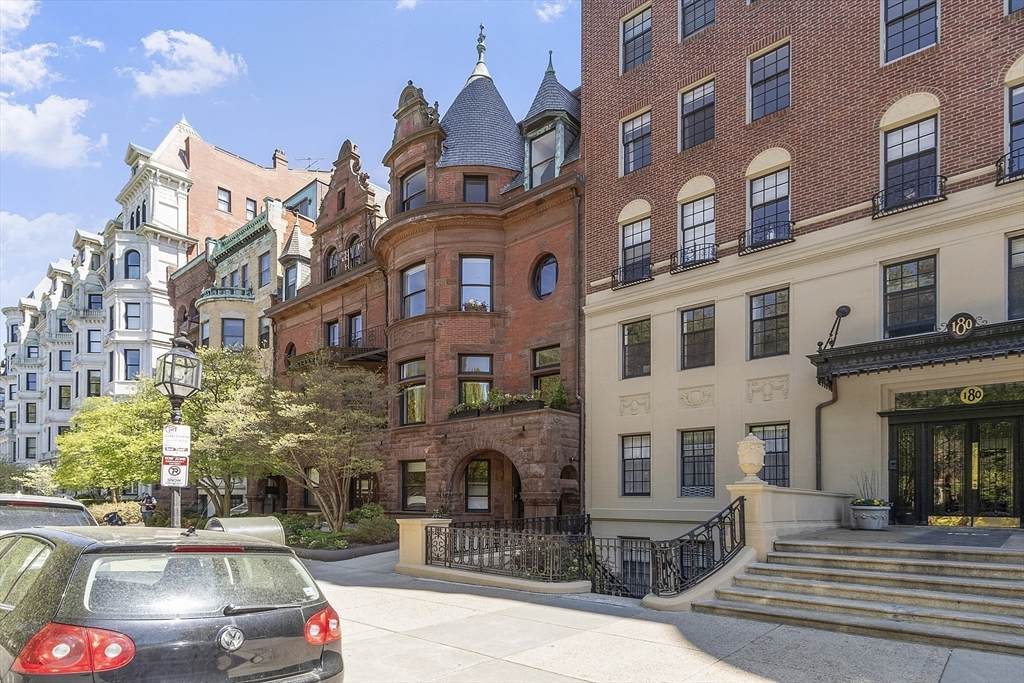 178 Commonwealth Ave - Photo 1