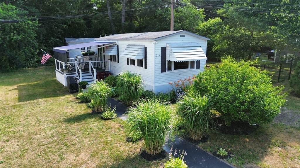 317 W Grove St - Photo 1