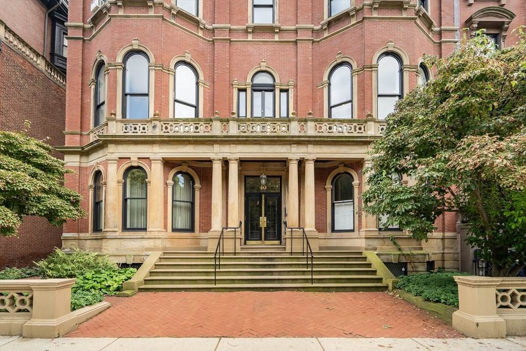40 Commonwealth Ave - Photo 1