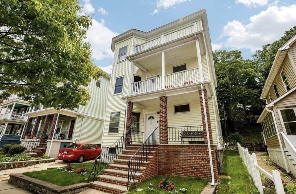 558 Washington St - Photo 1