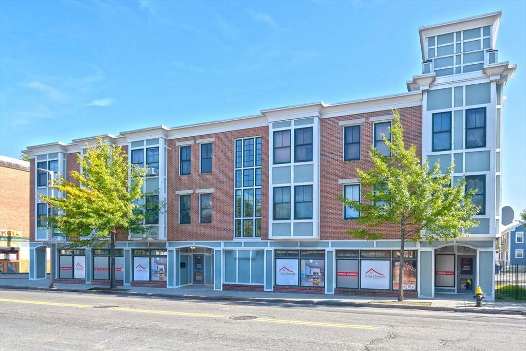 350 Blue Hill Ave - Photo 1