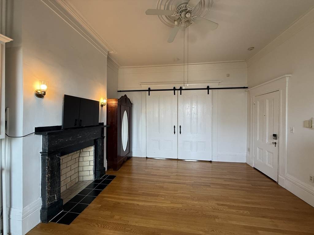 187 Webster - Photo 1