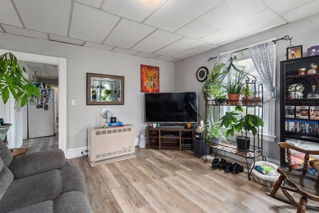 34 Esther St - Photo 1