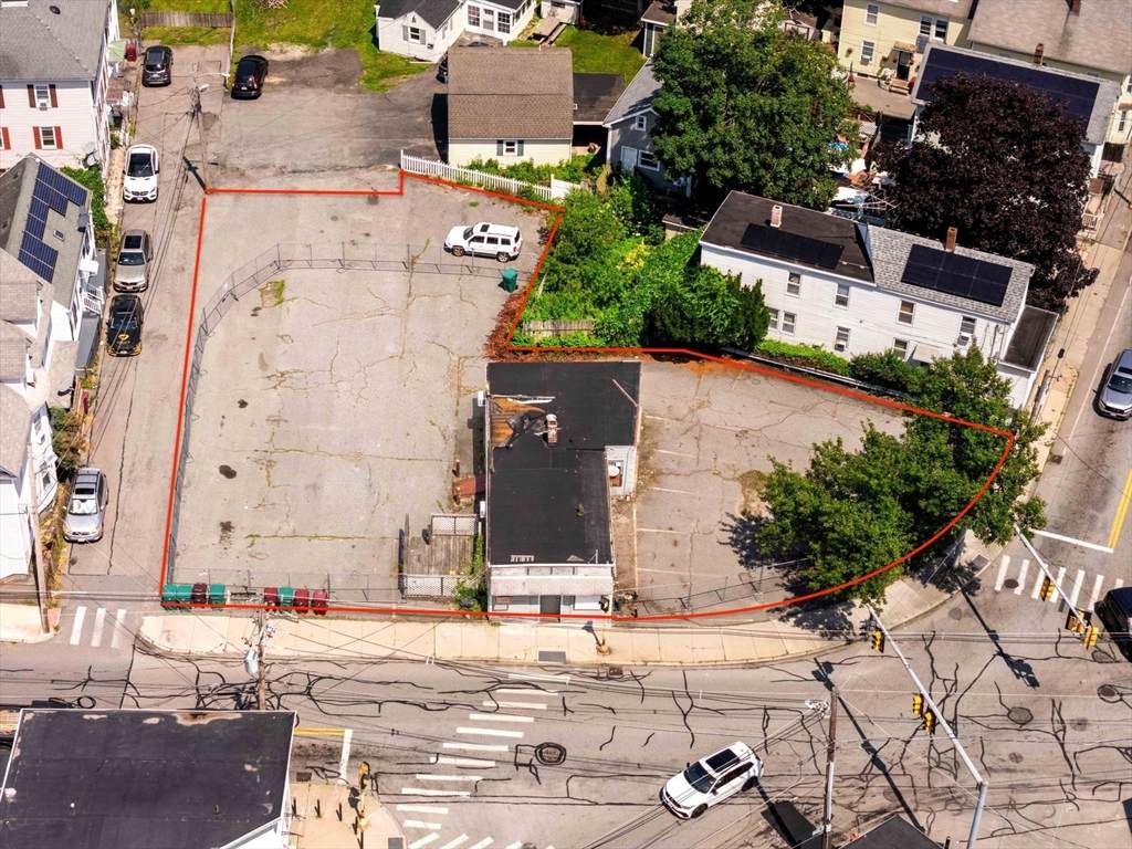 380 Lawrence St - Photo 1