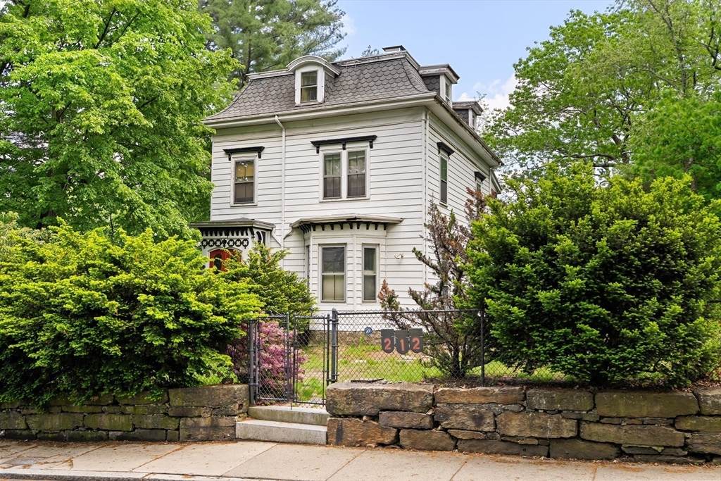 212 Chestnut Ave - Photo 1