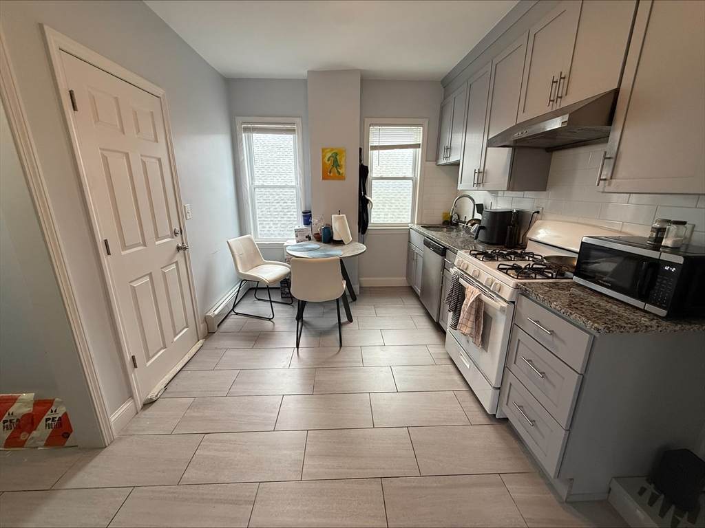 29 Waverly St - Photo 1