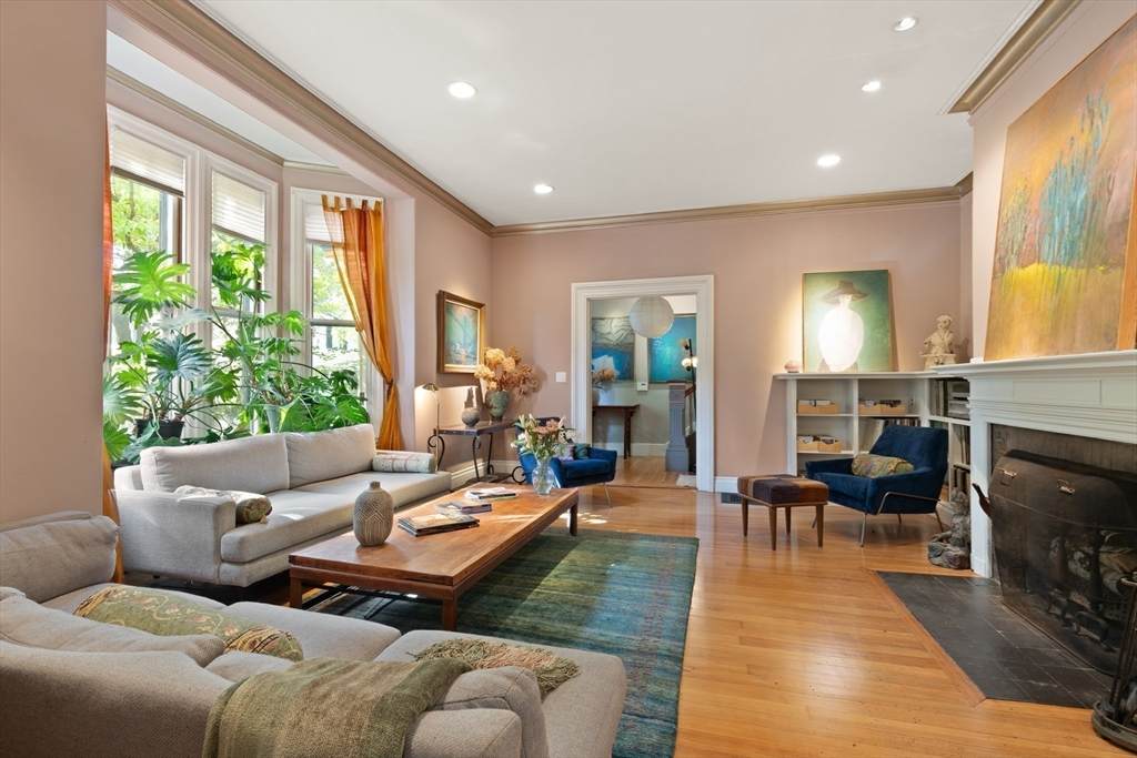 32 Hawthorn St - Photo 1