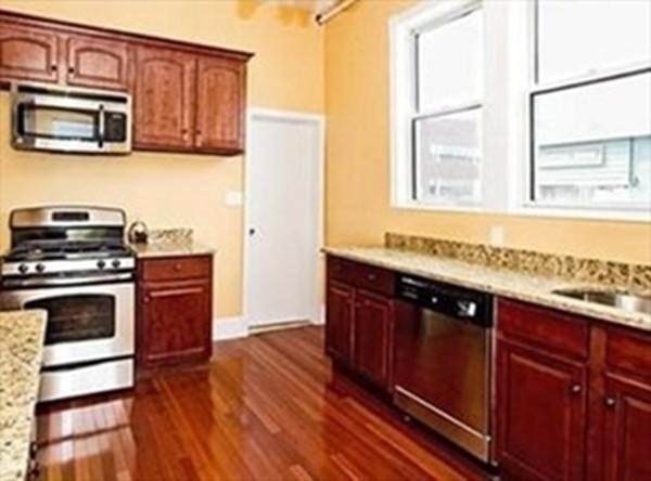 109 Cushing - Photo 1