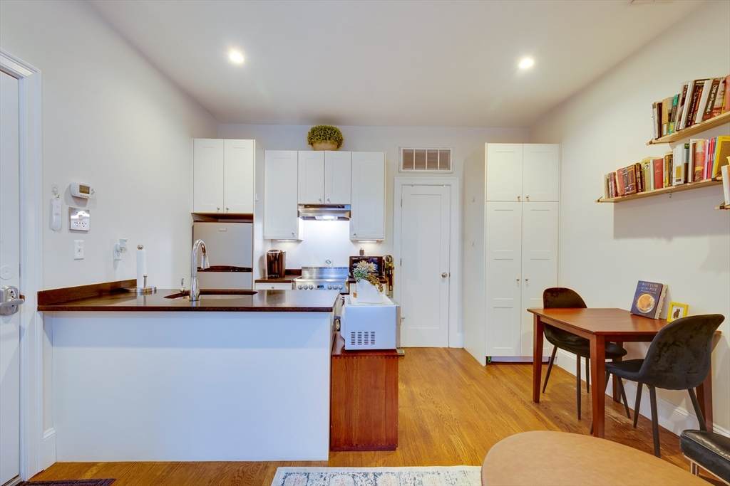 652 Massachusetts Ave - Photo 1