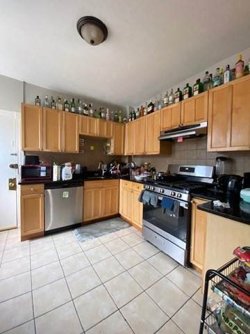 10 Glenville Ave - Photo 1
