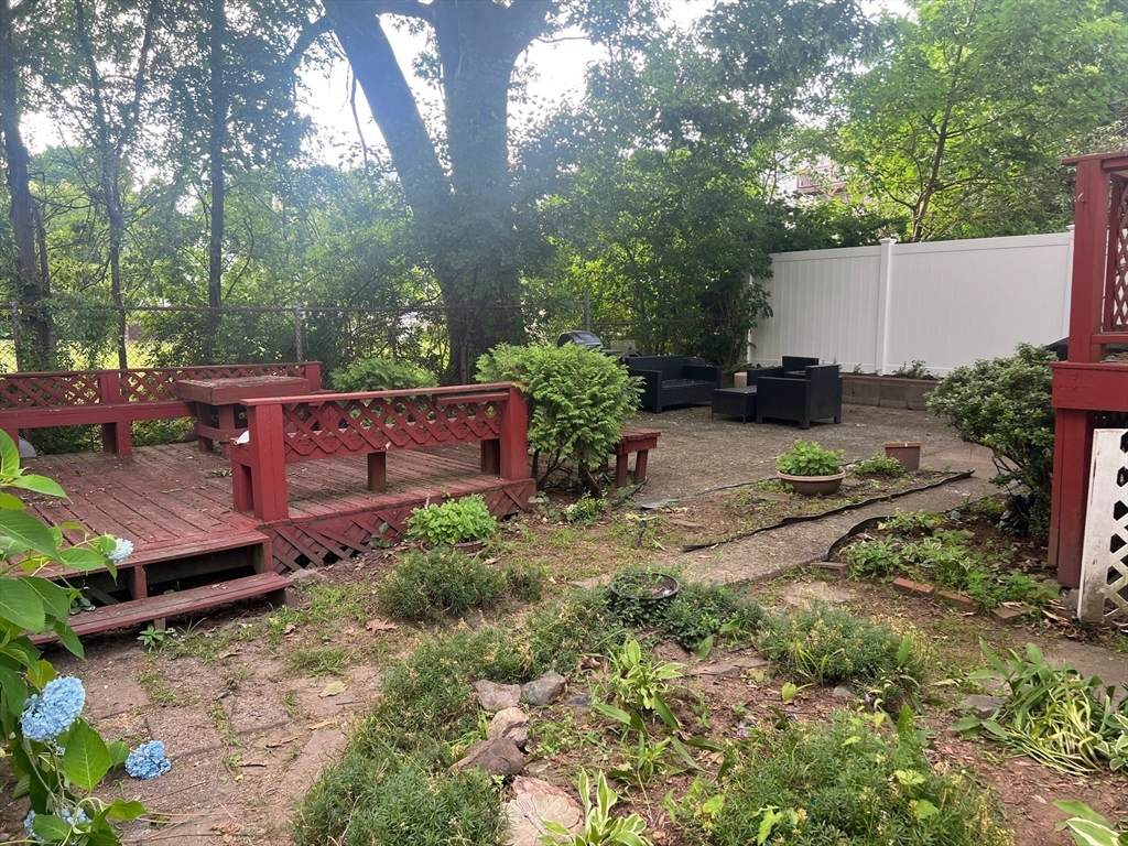 186 Sheridan Ave - Photo 1