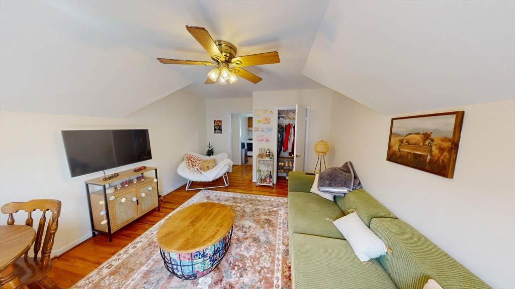 215 Parsons - Photo 1