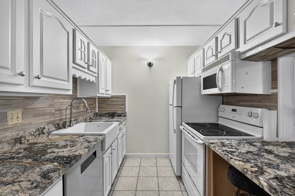 159 Main St - Photo 1