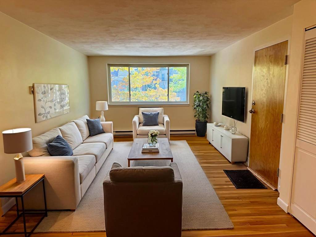 39 Englewood Ave - Photo 1