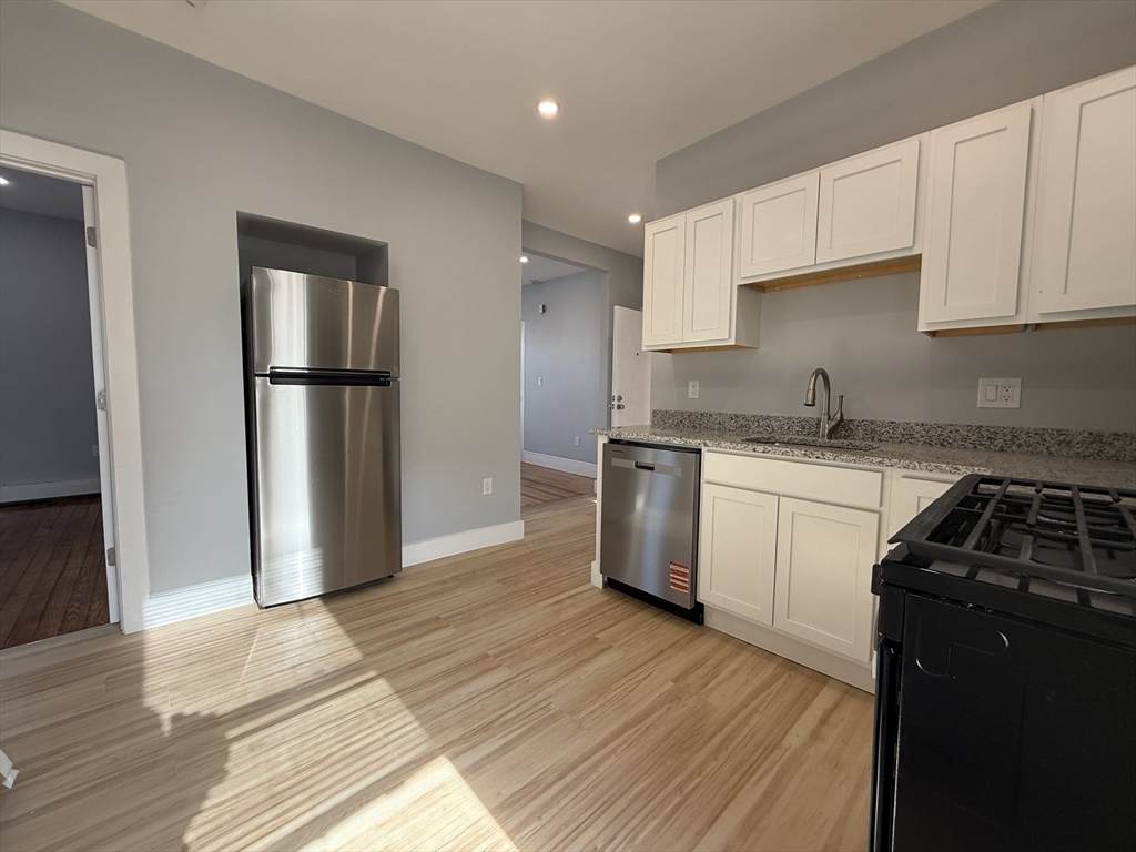 413 Boston St - Photo 1