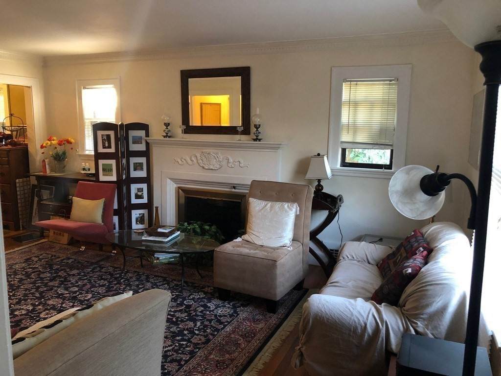 546 Commonwealth Ave - Photo 1